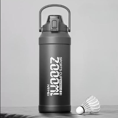 Gourde isotherme 2L en acier | Poignée et paille amovible